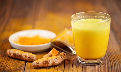 4 nhóm người cần thận trọng khi uống trà nghệ