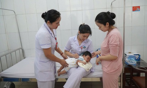 Ngọn lửa y&#234;u nghề trong tr&#225;i tim người điều dưỡng