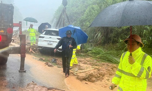 Mưa lớn, lũ tràn qua cao tốc La Sơn - Túy Loan