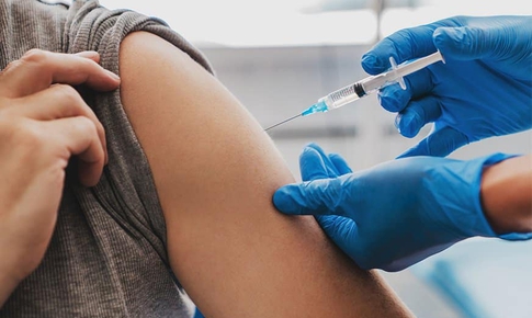 V&#236; sao ti&#234;m vaccine c&#250;m lại đặc biệt quan trọng trong m&#249;a đ&#244;ng?