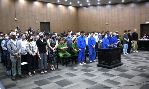 Cựu Ph&#243; chủ tịch tỉnh Ph&#250; Thọ vắng mặt tại phi&#234;n xử vụ đ&#225;nh bạc s&#225;ng nay