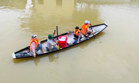 Nhiều cơ sở y tế ở Huế ngập sâu trong đợt lũ đặc biệt lớn