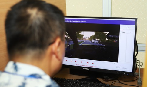 Công khai mức phí thi và cấp đổi giấy phép lái xe, phát hiện thu thêm báo ngay CSGT