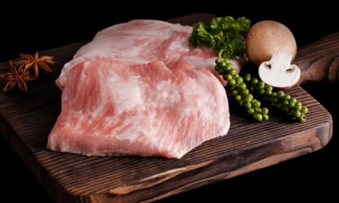 C&#243; n&#234;n ăn thịt lợn nọng thay thế thịt lợn nạc kh&#244;ng?