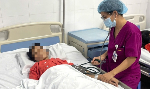 Người phụ nữ đau tức bụng dưới, kh&#243; thở, b&#225;c sĩ &#39;lấy ra&#39; khối u xơ tử cung gần 10kg