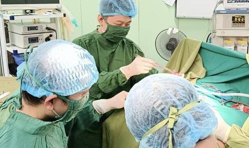 Bác sĩ ‘trả lại’ hậu môn về đúng vị trí cho bé 3 tuổi