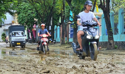 Khẩn cấp hỗ trợ gạo cứu đói, hóa chất xử lý môi trường, dịch bệnh tại các tỉnh miền Trung sau lũ