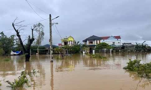 Hơn 28.000 học sinh Quảng Trị phải nghỉ học do mưa lũ, sạt lở