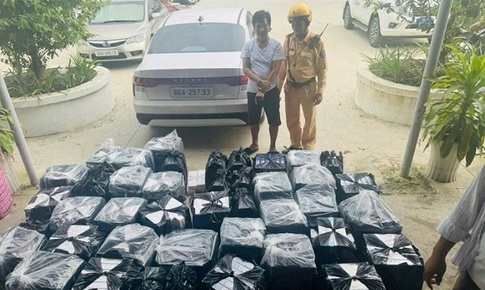 C&#244;ng an Đồng Th&#225;p tạm giữ l&#225;i xe &#244; t&#244; chở hơn 11.000 bao thuốc l&#225; điếu nhập lậu