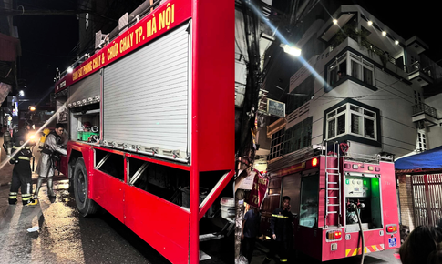 Ch&#225;y chung cư mini 9 tầng ở H&#224; Nội l&#250;c nửa đ&#234;m: 6 người mắc kẹt tr&#234;n s&#226;n thượng được giải cứu