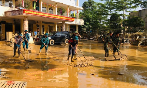 Y tế Thái Nguyên thiệt hại nặng sau bão, nhân viên y tế ‘xắn tay’ dọn dẹp