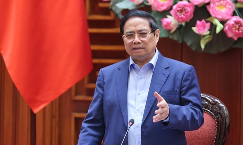 Thủ tướng: Không để người dân 'màn trời chiếu đất' sau bão số 11 và mưa lũ