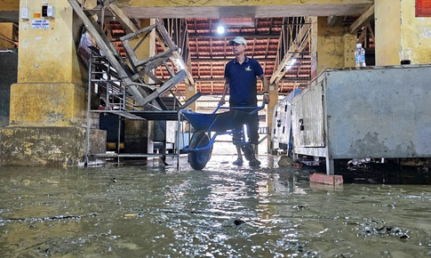 Người d&#226;n phố cổ Bao Vinh gượng dậy sau lũ lịch sử