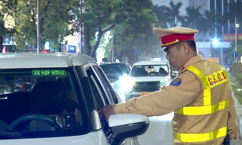 Huế xử l&#253; h&#224;ng loạt trường hợp vi phạm nồng độ cồn trong ng&#224;y đầu ra qu&#226;n đợt cao điểm
