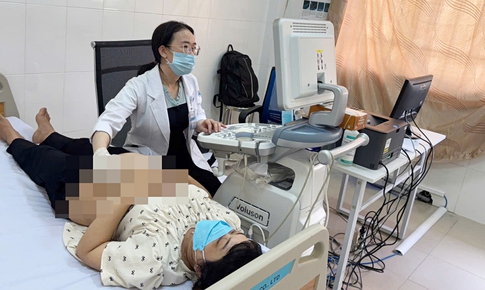 B&#225;c sĩ của 8 bệnh viện ở TPHCM về Cần Giờ, người d&#226;n phấn khởi đi kh&#225;m chữa bệnh