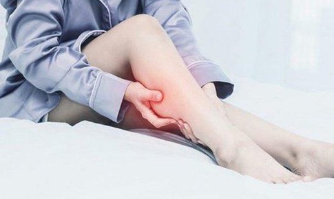 Xương k&#234;u răng rắc cảnh b&#225;o thiếu canxi, đừng bỏ qua 5 triệu chứng n&#224;y