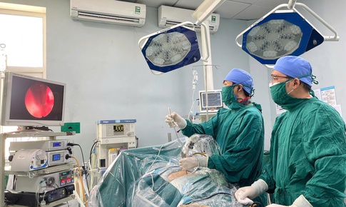 Phẫu thuật nội soi cột sống: Giải ph&#225;p điều trị an to&#224;n, thẩm mỹ