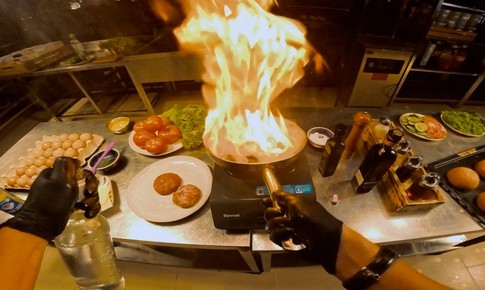 Khi mỗi &#225;nh lửa gian bếp trở th&#224;nh bệ ph&#243;ng cho ước mơ của người đầu bếp