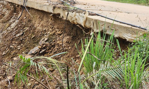 Sạt lở nghi&#234;m trọng tr&#234;n tuyến đường v&#224;o Di t&#237;ch quốc gia đặc biệt Hang Con Moong