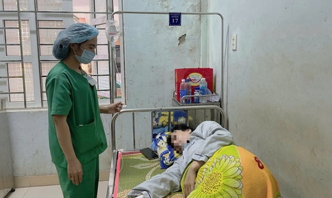 Diễn biến sức khỏe 17 c&#244;ng nh&#226;n nhập viện sau bữa ăn trưa ở Huế