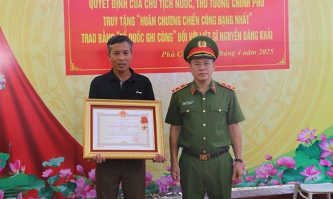 Em g&#225;i Thiếu t&#225;, liệt sỹ Nguyễn Đăng Khải được tuyển v&#224;o ng&#224;nh C&#244;ng an nh&#226;n d&#226;n