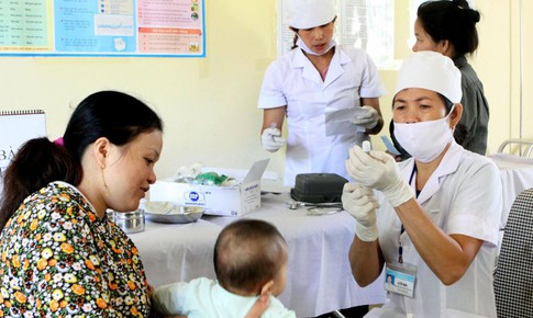 Trước nguy cơ cao x&#226;m nhập virus bại liệt, Bộ Y tế y&#234;u cầu quyết liệt ph&#242;ng chống