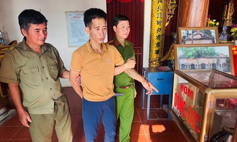 Thiếu tiền ti&#234;u x&#224;i, đột nhập v&#224;o đ&#236;nh trộm tiền c&#244;ng đức