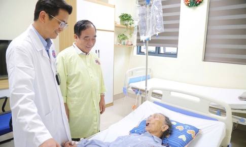 Ph&#225;t hiện bệnh ở tuổi 96, cụ b&#224; quyết t&#226;m điều trị chiến thắng ung thư dạ d&#224;y