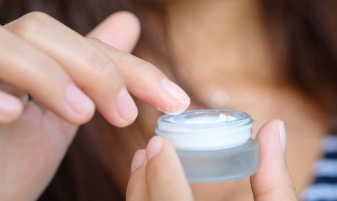 Danh s&#225;ch chi tiết 46 mỹ phẩm bị Bộ Y tế đ&#236;nh chỉ lưu h&#224;nh, thu hồi to&#224;n quốc