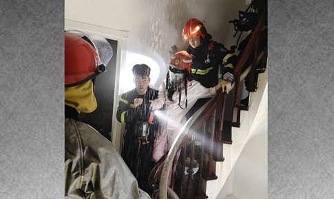 Ch&#225;y nh&#224; cao tầng tr&#234;n phố Trung K&#237;nh, H&#224; Nội