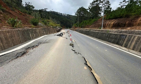 Mặt đường Quốc lộ 24 bất ngờ &#39;đội s&#224;n&#39; hơn 1m, nứt d&#224;i 100m