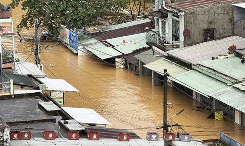 Người d&#226;n Đ&#224; Nẵng lại tất tả chạy lũ lần 5