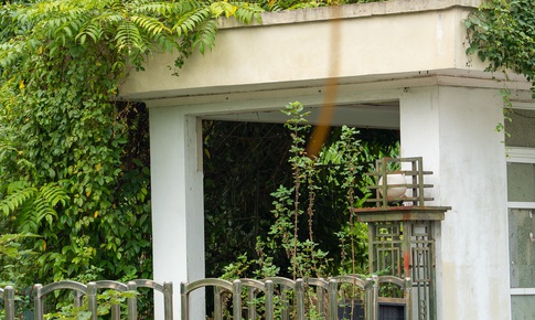 H&#224; Nội: Cận cảnh khu nh&#224; t&#225;i định cư hoang t&#224;n sau hơn 10 năm ho&#224;n th&#224;nh