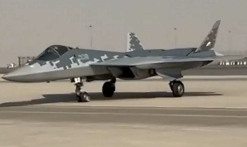 Si&#234;u ti&#234;m k&#237;ch Su-57 lần đầu đặt ch&#226;n đến Dubai g&#226;y ch&#250; &#253; đặc biệt