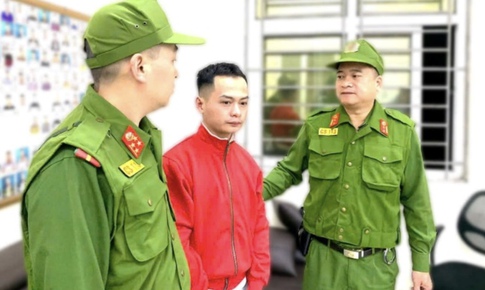 Bắt đối tượng truy n&#227; tại s&#226;n bay Nội B&#224;i