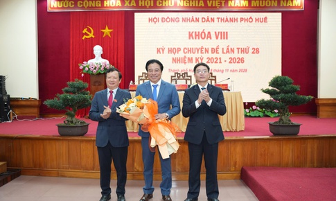 Huế c&#243; t&#226;n Chủ tịch v&#224; Ph&#243; Chủ tịch UBND th&#224;nh phố