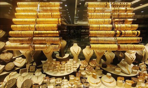 Gi&#225; v&#224;ng phục hồi từ mức thấp nhất một tuần