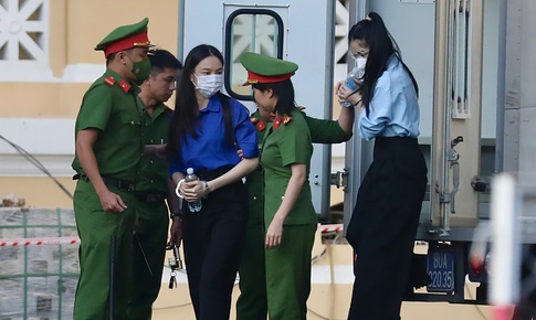 Hoa hậu Thuỳ Ti&#234;n, Hằng Du mục, Quang Linh Vlogs hầu to&#224;