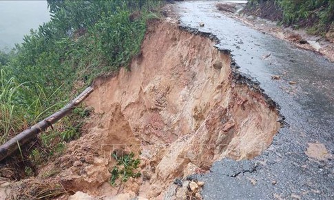 B&#233; g&#225;i bị đất đ&#225; sạt lở v&#249;i lấp ở Xu&#226;n Trường - Đ&#224; Lạt đ&#227; qua cơn nguy kịch