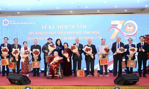 Ng&#224;nh Y tế lu&#244;n tr&#226;n trọng, biết ơn, tự h&#224;o về c&#225;c thế hệ thầy, c&#244; gi&#225;o, giảng vi&#234;n y khoa...