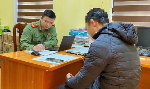 B&#236;nh luận x&#250;c phạm c&#244;ng an tr&#234;n Facebook, người đ&#224;n &#244;ng bị phạt 5 triệu đồng