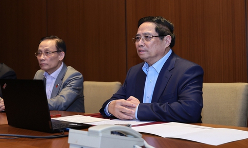 Thủ tướng họp khẩn từ Algeria: Huy động tối đa lực lượng cứu d&#226;n v&#249;ng lũ miền Trung