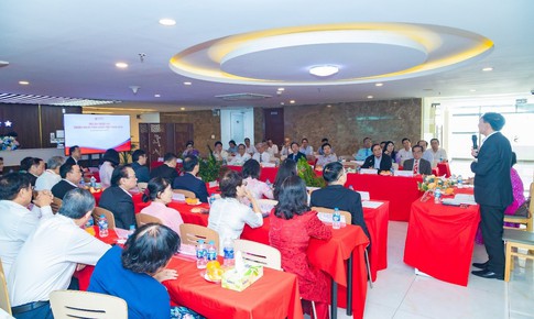 B&#224;n về vai tr&#242; người thầy thời AI v&#224; chuẩn h&#243;a m&#244; h&#236;nh Viện – Trường