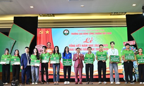 Trường Cao đẳng C&#244;ng Thương Việt Nam khai giảng năm học mới tại TPHCM