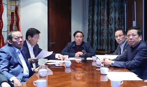 Từ Nam Phi, Thủ tướng chủ tr&#236; họp khẩn ứng ph&#243;, khắc phục hậu quả thi&#234;n tai ở c&#225;c tỉnh miền Trung