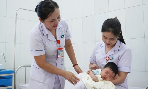 B&#225;c sĩ khuyến c&#225;o ph&#242;ng bệnh cho người gi&#224; v&#224; trẻ em khi nhiệt độ giảm mạnh