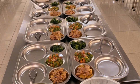 H&#224; Nội r&#224; so&#225;t to&#224;n bộ quy tr&#236;nh tổ chức bữa ăn b&#225;n tr&#250; cho học sinh