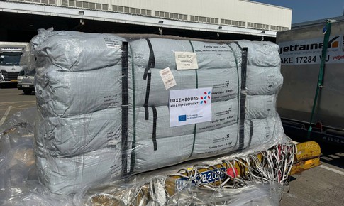 Li&#234;n minh Ch&#226;u &#194;u viện trợ người d&#226;n v&#249;ng lũ Đắk Lắk đồ gia dụng thiết yếu v&#224; lều bạt