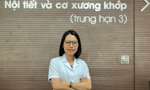 Nữ PGS trẻ nhất ng&#224;nh Y 2025: H&#224;nh tr&#236;nh nỗ lực bền bỉ của một b&#225;c sĩ trẻ