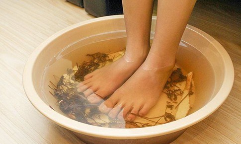 Ng&#226;m ch&#226;n mỗi ng&#224;y, th&#243;i quen gi&#250;p ph&#242;ng ngừa nhiều bệnh